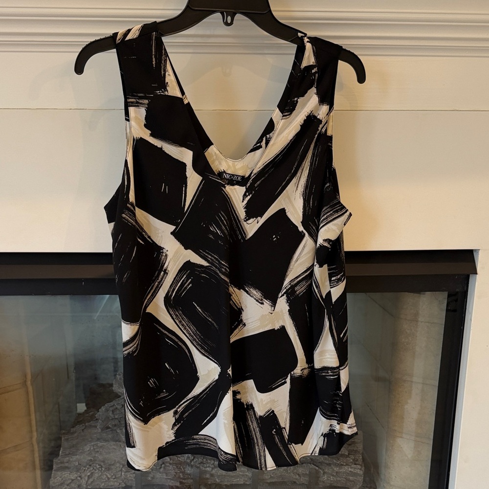 NIC+ZOE Black and Cream Abstract Top